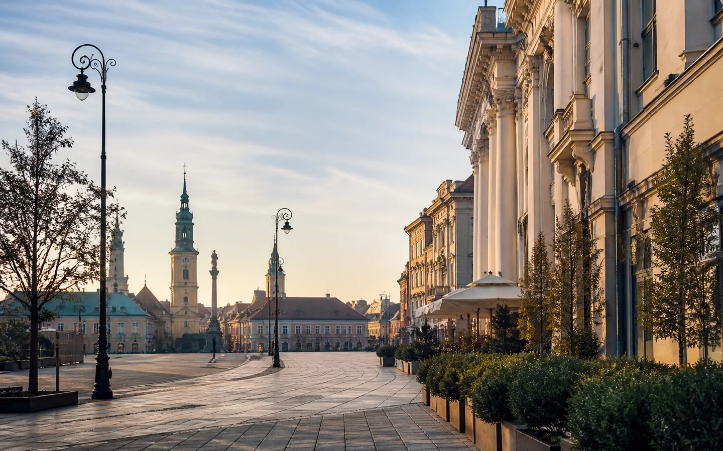 Spokojny poranek w Warszawie przed zaplanowanym dniem spotkań